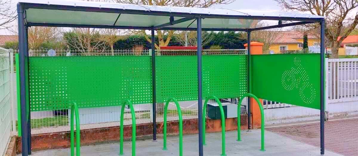 Un abri vélos pour encourager la mobilité douce à l'école primaire du Fauga