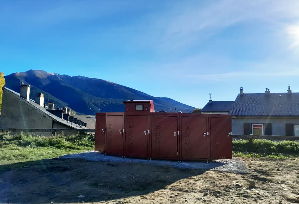 6 box vélos avec contrôle d'accès par carte bancaire à la citadelle de Mont-Louis : Pyrénées Catalanes